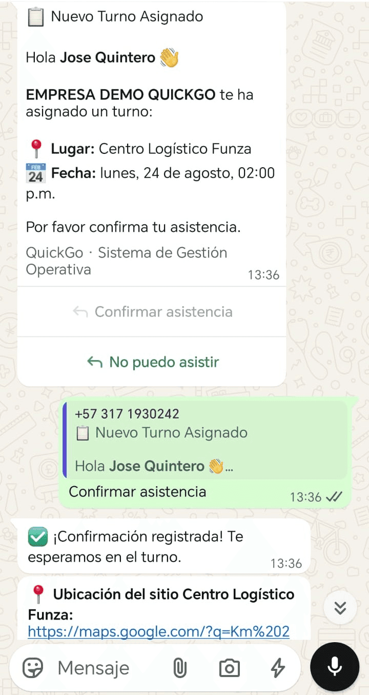 Conversación de WhatsApp: QuickGo envía el turno asignado con lugar y fecha, el colaborador pulsa «Confirmar asistencia» y recibe la confirmación registrada.